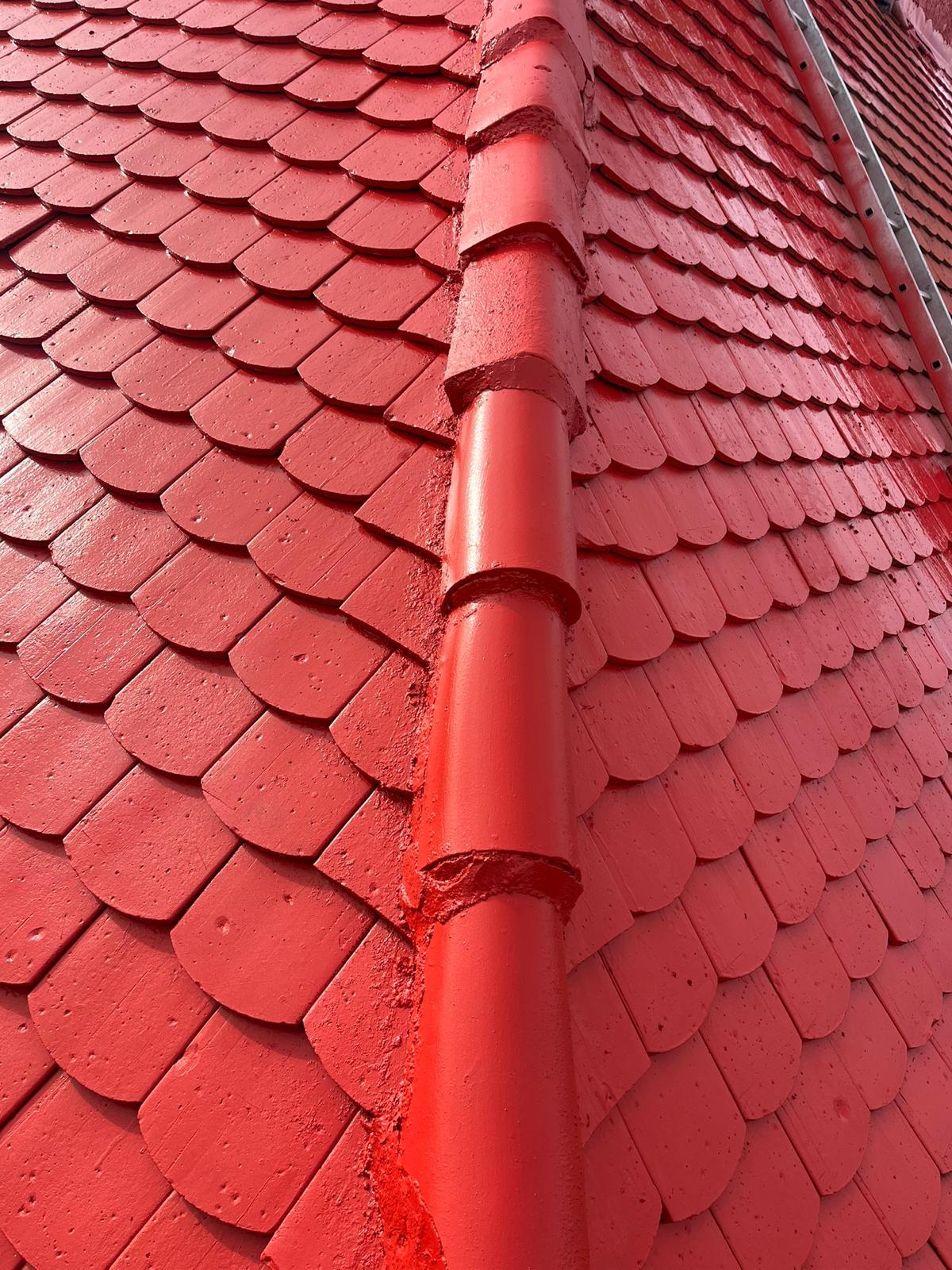 Roter Dachfirst im Detail
